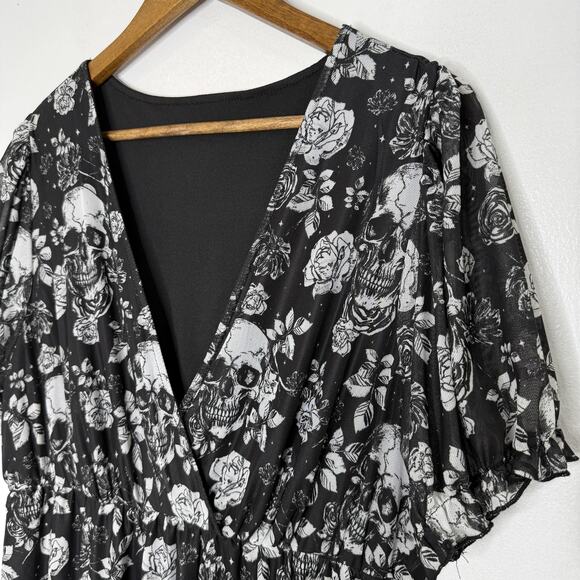 Skull Rose Floral Goth Dress Womens 1XL Black V Neck Short Sleeve Gothic Sheet - Picture 2 of 8